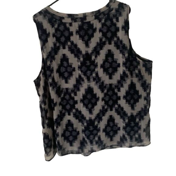 Pre Owned Women’s CJ Banks Sleeveless Blouse Geometric Blue White Sz XXL - Picture 6 of 10